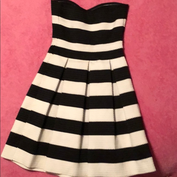 Black and White Strapless Express Dress - Picture 2 of 4